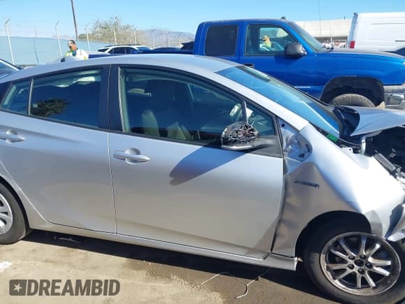 ✅ 2021 Toyota Prius L Eco • VIN: JTDKAMFU1M3152056 • Lot: 43657997. Listed on IAAI with 83,328 mi. Free auction sales archive from the USA and detailed vehicle history report at DreamBid. Image 14.