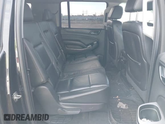 ✅ 2015 Chevrolet Suburban LT • VIN: 1GNSKJKC7FR233983 • Lot: 43635811. Wystawiony na IAAI z przebiegiem 114 907 mil. Bezpłatny archiwum sprzedaży aukcyjnych z USA i szczegółowy raport historii pojazdu na DreamBid. Zdjęcie 8.