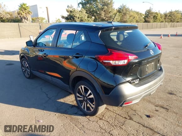 ✅ 2019 Nissan Kicks S • VIN: 3N1CP5CU3KL547986 • Lot: 43594211. Listed on IAAI with 42,383 mi. Free auction sales archive from the USA and detailed vehicle history report at DreamBid. Image 3.