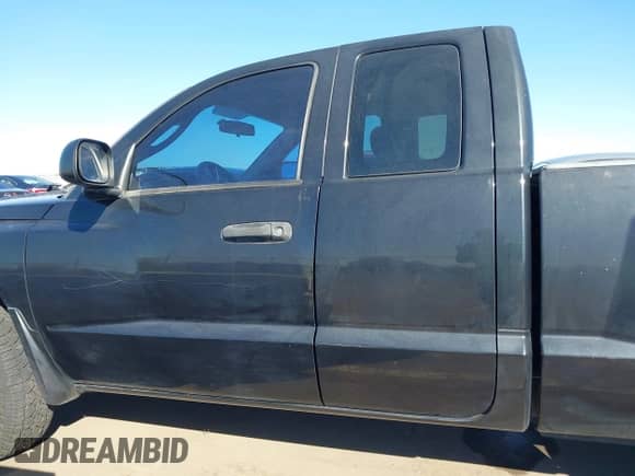 2008 Dodge Dakota SXT z VIN 1D7HE32K18S516801, wystawiony jako IAAI lot #41670017 z przebiegiem 88 503 mil mil oraz . Historia ofert i sprzedaży dostępna na DreamBid. Obrazek 15.