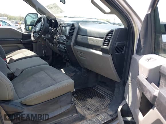 ✅ 2019 Ford F-250 XL • VIN: 1FT7W2B67KEC20297 • Lot: 42031558. Listed on IAAI with 215,462 mi. Free auction sales archive from the USA and detailed vehicle history report at DreamBid. Image 5.