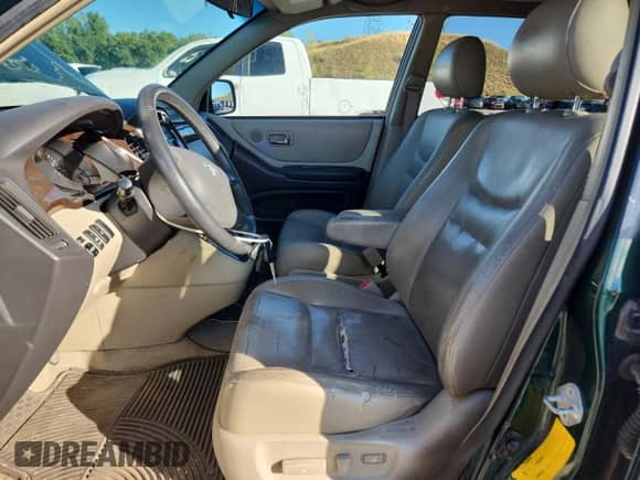 2001 Toyota Highlander z VIN JTEHF21A210007744, wystawiony jako Copart lot #81220365 z przebiegiem 200 753 mil mil oraz Czysty tytuł • Clean title. Historia ofert i sprzedaży dostępna na DreamBid. Obrazek 7.