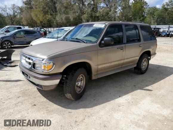 ✅ 1997 Ford Explorer XL • VIN: 1FMDU32E8VUD18279 • Lot: 48486705. Wystawiony na Copart z przebiegiem 235 999 mil. Bezpłatny archiwum sprzedaży aukcyjnych z USA i szczegółowy raport historii pojazdu na DreamBid. Zdjęcie 1.