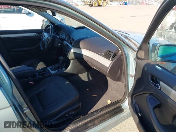 ✅ 2003 BMW 3 Series 325i • VIN: WBAEV33463KL88445 • Лот: 43672459. Опубликован ранее на IAAI с пробегом 150 225 миль. Бесплатный доступ к архиву аукционных продаж из США и подробный отчёт об истории автомобиля на DreamBid. Изображение 5.