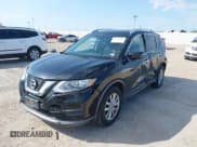 ✅ 2017 Nissan Rogue SV • VIN: KNMAT2MT1HP523400 • Lot: 43139831. Wystawiony na IAAI z przebiegiem 163 075 mil. Bezpłatny archiwum sprzedaży aukcyjnych z USA i szczegółowy raport historii pojazdu na DreamBid. Zdjęcie 17.