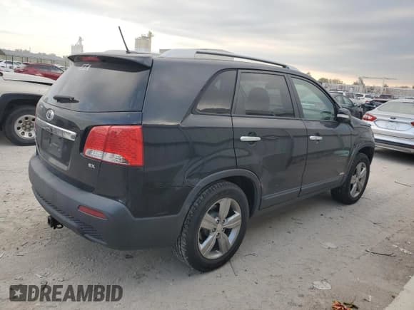 ✅ 2012 Kia Sorento EX • VIN: 5XYKUDA68CG206429 • Lot: 82390705. Wystawiony na Copart z przebiegiem 173 180 mil. Bezpłatny archiwum sprzedaży aukcyjnych z USA i szczegółowy raport historii pojazdu na DreamBid. Zdjęcie 3.