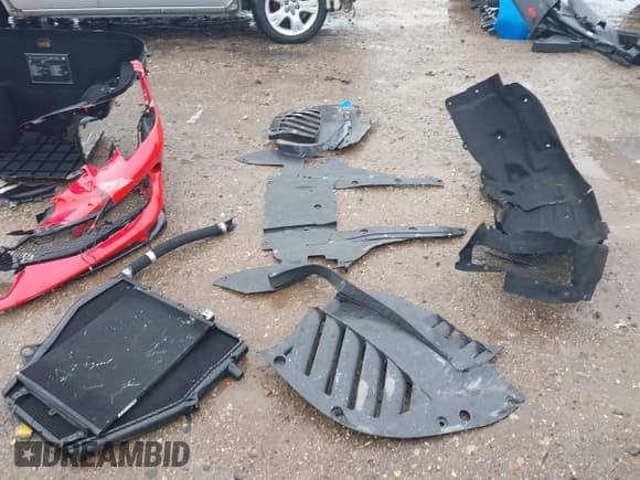 ✅ 2024 Ferrari 296 • VIN: ZFF01SMA0R0306142 • Lot: 41459167. Wystawiony na IAAI z przebiegiem Nie podano. Bezpłatny archiwum sprzedaży aukcyjnych z USA i szczegółowy raport historii pojazdu na DreamBid. Zdjęcie 18.