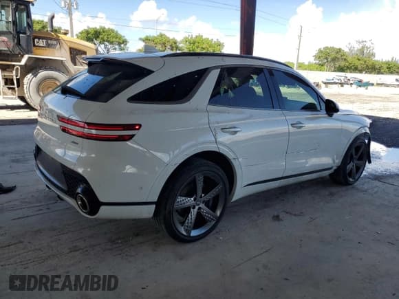 ✅ 2024 Genesis GV70 2.5T • VIN: 5NMMADTB0RH001763 • Lot: 87201935. Listed on Copart with 17,928 mi. Free auction sales archive from the USA and detailed vehicle history report at DreamBid. Image 3.