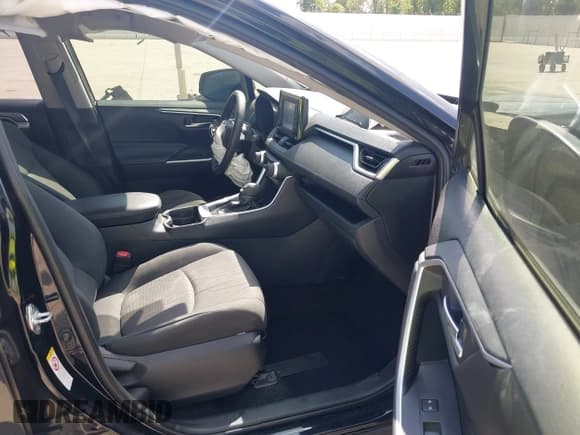 ✅ 2019 Toyota RAV4 XLE • VIN: JTMW1RFV5KD511696 • Lot: 43375517. Listed on IAAI with 77,309 mi. Free auction sales archive from the USA and detailed vehicle history report at DreamBid. Image 5.