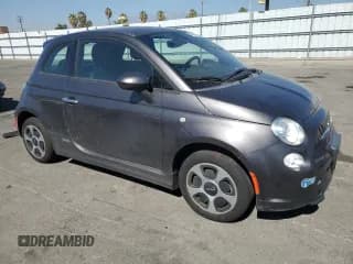 ✅ 2019 FIAT 500e • VIN: 3C3CFFGE8KT680210 • Lot: 84624175. Wystawiony na Copart z przebiegiem 75 382 mil. Bezpłatny archiwum sprzedaży aukcyjnych z USA i szczegółowy raport historii pojazdu na DreamBid. Zdjęcie 4.