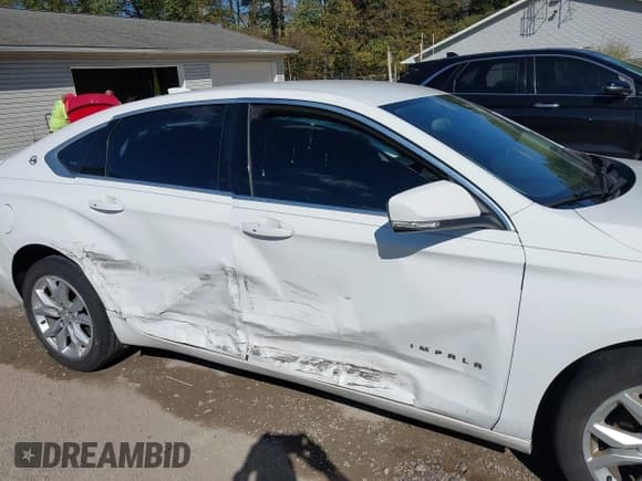 ✅ 2018 Chevrolet Impala LT • VIN: 2G1105S37J9152947 • Lot: 43446256. Wystawiony na IAAI z przebiegiem 103 017 mil. Bezpłatny archiwum sprzedaży aukcyjnych z USA i szczegółowy raport historii pojazdu na DreamBid. Zdjęcie 6.