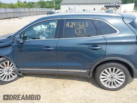 ✅ 2019 Lincoln MKC Standard • VIN: 5LMCJ1C90KUL17338 • Lot: 42447663. Listed on IAAI with 77,632 mi. Free auction sales archive from the USA and detailed vehicle history report at DreamBid. Image 14.