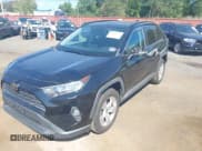 ✅ 2019 Toyota RAV4 XLE • VIN: 2T3W1RFV3KW012477 • Лот: 43271739. Опубликован ранее на IAAI с пробегом 188 136 миль. Бесплатный доступ к архиву аукционных продаж из США и подробный отчёт об истории автомобиля на DreamBid. Изображение 18.