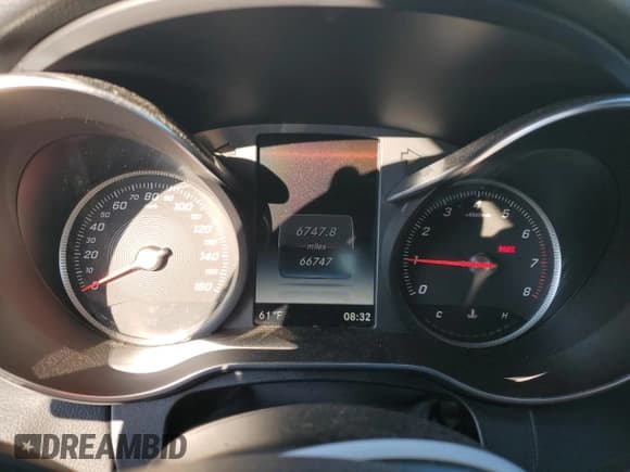 ✅ 2018 Mercedes-Benz C 300 • VIN: WDDWJ4KB5JF720718 • Lot: 71013555. Wystawiony na Copart z przebiegiem 66 747 mil. Bezpłatny archiwum sprzedaży aukcyjnych z USA i szczegółowy raport historii pojazdu na DreamBid. Zdjęcie 9.