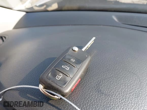 ✅ 2014 Volkswagen Jetta SE • VIN: 3VWD17AJ2EM415210 • Lot: 42432790. Wystawiony na IAAI z przebiegiem 214 118 mil. Bezpłatny archiwum sprzedaży aukcyjnych z USA i szczegółowy raport historii pojazdu na DreamBid. Zdjęcie 11.