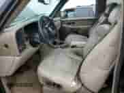 2002 Chevrolet Suburban Z71 z VIN 3GNFK16Z72G349789, wystawiony jako Copart lot #79714354 z przebiegiem 290 525 mil mil oraz Szkoda całkowita • Salvage title. Historia ofert i sprzedaży dostępna na DreamBid. Obrazek 7.