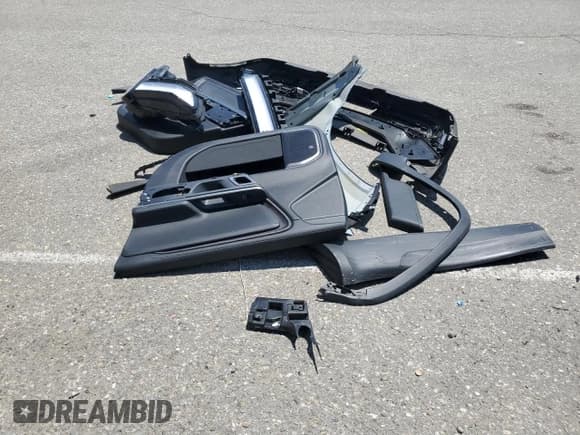 ✅ 2024 Rivian R1S Adventure • VIN: 7PDSGBBA3RN038417 • Лот: 60934775. Опубликован ранее на Copart с пробегом 22 772 миль. Бесплатный доступ к архиву аукционных продаж из США и подробный отчёт об истории автомобиля на DreamBid. Изображение 13.