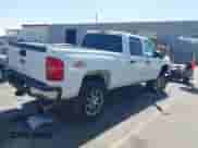 2007 Chevrolet Silverado 2500HD 1LT z VIN 1GCHK23687F512654, wystawiony jako IAAI lot #42554241 z przebiegiem 149 949 mil mil oraz . Historia ofert i sprzedaży dostępna na DreamBid. Obrazek 4.