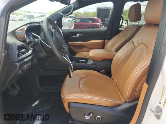 ✅ 2022 Chrysler Pacifica Hybrid Pinnacle • VIN: 2C4RC1N72NR224815 • Лот: 54017905. Опубликован ранее на Copart с пробегом 37 477 миль. Бесплатный доступ к архиву аукционных продаж из США и подробный отчёт об истории автомобиля на DreamBid. Изображение 7.