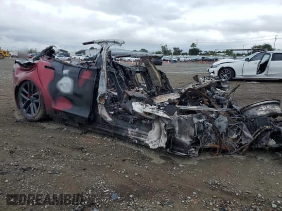 ✅ 2023 Tesla Model S Plaid • VIN: 5YJSA1E65PF525771 • Лот: 54686595. Опубликован ранее на Copart с пробегом Не указан. Бесплатный доступ к архиву аукционных продаж из США и подробный отчёт об истории автомобиля на DreamBid. Изображение 4.