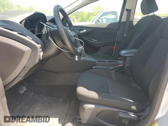 ✅ 2017 Ford Focus SE • VIN: 1FADP3F28HL315474 • Лот: 50778715. Опубликован ранее на Copart с пробегом 78 243 миль. Бесплатный доступ к архиву аукционных продаж из США и подробный отчёт об истории автомобиля на DreamBid. Изображение 7.