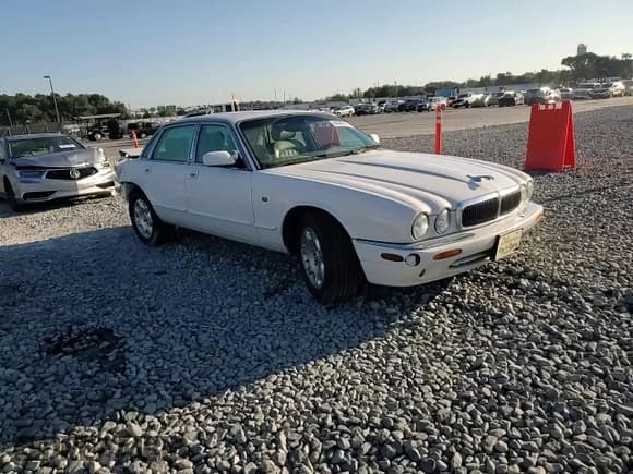 ✅ 2001 Jaguar XJ • VIN: SAJDA14C01LF28568 • Лот: 94040175. Опубликован ранее на Copart с пробегом 144 146 миль. Бесплатный доступ к архиву аукционных продаж из США и подробный отчёт об истории автомобиля на DreamBid. Изображение 13.