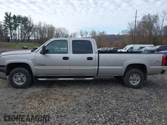✅ 2005 Chevrolet Silverado 2500HD Work Truck • VIN: 1GCHK23245F965938 • Lot: 43677906. Wystawiony na IAAI z przebiegiem 238 789 mil. Bezpłatny archiwum sprzedaży aukcyjnych z USA i szczegółowy raport historii pojazdu na DreamBid. Zdjęcie 14.