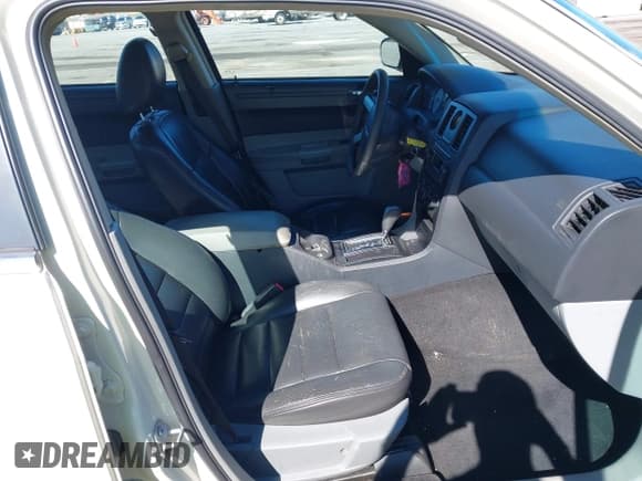 ✅ 2007 Chrysler 300 • VIN: 2C3KA43R97H710564 • Lot: 43483894. Listed on IAAI with 143,790 mi. Free auction sales archive from the USA and detailed vehicle history report at DreamBid. Image 5.