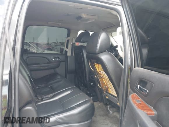 ✅ 2007 Chevrolet Suburban LT • VIN: 3GNFC16017G165602 • Lot: 42680551. Listed on IAAI with 122,310 mi. Free auction sales archive from the USA and detailed vehicle history report at DreamBid. Image 8.