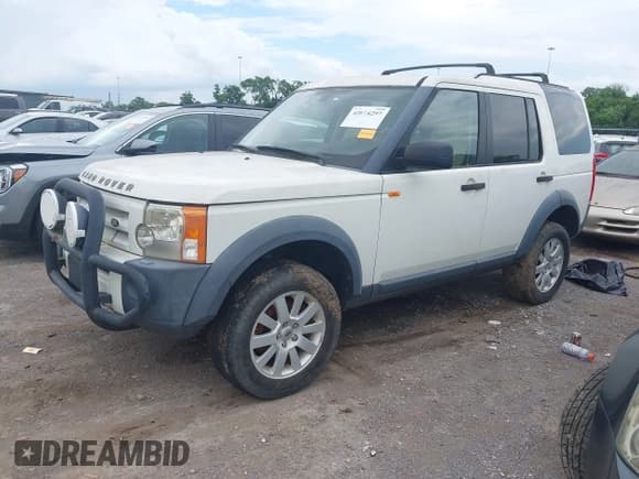✅ 2006 Land Rover LR3 SE • VIN: SALAE25416A396688 • Lot: 42674297. Listed on IAAI with 252,129 mi. Free auction sales archive from the USA and detailed vehicle history report at DreamBid. Image 2.