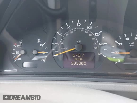 ✅ 2001 Mercedes-Benz CLK 320/430 • VIN: WDBLJ65G31F180395 • Лот: 41603431. Опубликован ранее на IAAI с пробегом 203 805 миль. Бесплатный доступ к архиву аукционных продаж из США и подробный отчёт об истории автомобиля на DreamBid. Изображение 15.