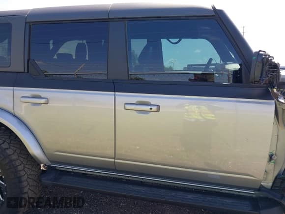 ✅ 2024 Ford Bronco Outer Banks • VIN: 1FMDE8BH5RLB49306 • Lot: 43096340. Wystawiony na IAAI z przebiegiem 2 301 mil. Bezpłatny archiwum sprzedaży aukcyjnych z USA i szczegółowy raport historii pojazdu na DreamBid. Zdjęcie 14.