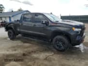 ✅ 2022 Chevrolet Silverado 1500 LT Trail Boss • VIN: 3GCUDFETXNG503890 • Lot: 55646935. Wystawiony na Copart z przebiegiem 32 407 mil. Bezpłatny archiwum sprzedaży aukcyjnych z USA i szczegółowy raport historii pojazdu na DreamBid. Zdjęcie 4.