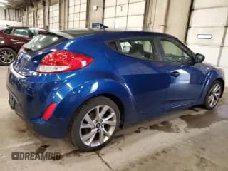 ✅ 2017 Hyundai Veloster • VIN: KMHTC6AD3HU323175 • Lot: 79298984. Wystawiony na Copart z przebiegiem 104 292 mil. Bezpłatny archiwum sprzedaży aukcyjnych z USA i szczegółowy raport historii pojazdu na DreamBid. Zdjęcie 3.