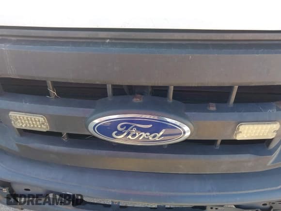 ✅ 2015 Ford F-150 XL • VIN: 1FTMF1C87FFA58183 • Lot: 43915791. Wystawiony na IAAI z przebiegiem 138 683 mil. Bezpłatny archiwum sprzedaży aukcyjnych z USA i szczegółowy raport historii pojazdu na DreamBid. Zdjęcie 6.