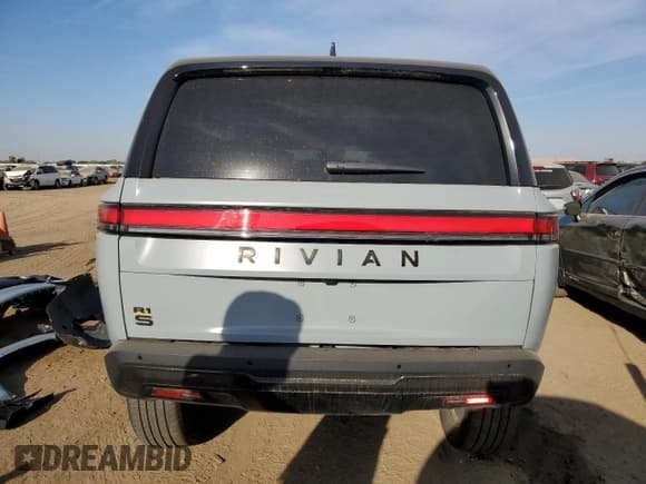 ✅ 2023 Rivian R1S Adventure • VIN: 7PDSGABA0PN022442 • Lot: 72570564. Wystawiony na Copart z przebiegiem 8 648 mil. Bezpłatny archiwum sprzedaży aukcyjnych z USA i szczegółowy raport historii pojazdu na DreamBid. Zdjęcie 6.