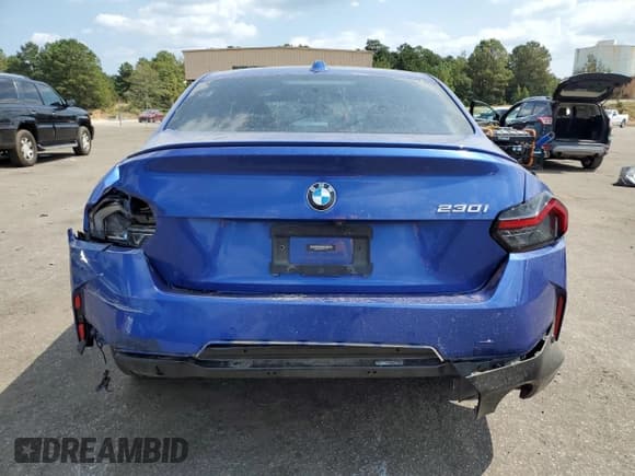 ✅ 2023 BMW 2 Series 230i • VIN: 3MW23CM09P8D11774 • Lot: 71597605. Wystawiony na Copart z przebiegiem Nie podano. Bezpłatny archiwum sprzedaży aukcyjnych z USA i szczegółowy raport historii pojazdu na DreamBid. Zdjęcie 6.