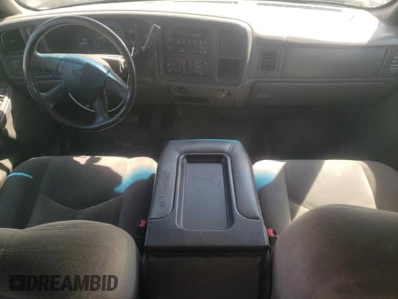 2005 Chevrolet Silverado 1500 LS z VIN 2GCEC13T151384441, wystawiony jako Copart lot #69667094 z przebiegiem 233 193 mil mil oraz Szkoda całkowita • Salvage title. Historia ofert i sprzedaży dostępna na DreamBid. Obrazek 8.