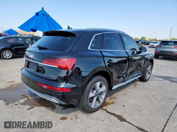 ✅ 2024 Audi Q5 Premium • VIN: WA1ABAFY3R2036777 • Lot: 71022835. Wystawiony na Copart z przebiegiem 9 815 mil. Bezpłatny archiwum sprzedaży aukcyjnych z USA i szczegółowy raport historii pojazdu na DreamBid. Zdjęcie 3.