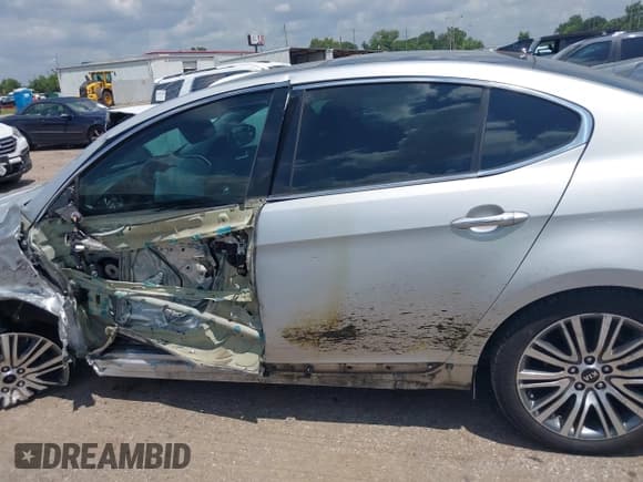 ✅ 2016 Kia Cadenza Premium • VIN: KNALN4D77G5217553 • Lot: 42887804. Wystawiony na IAAI z przebiegiem Nie podano. Bezpłatny archiwum sprzedaży aukcyjnych z USA i szczegółowy raport historii pojazdu na DreamBid. Zdjęcie 15.