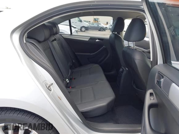 ✅ 2011 Volkswagen Jetta SEL • VIN: 3VWLX7AJ1BM352557 • Лот: 42569321. Опубликован ранее на IAAI с пробегом 130 321 миль. Бесплатный доступ к архиву аукционных продаж из США и подробный отчёт об истории автомобиля на DreamBid. Изображение 8.