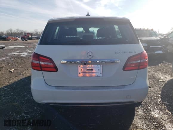 ✅ 2015 Mercedes-Benz B Electric Drive • VIN: WDDVP9AB3FJ005059 • Лот: 44514014. Опубликован ранее на Copart с пробегом 71 262 миль. Бесплатный доступ к архиву аукционных продаж из США и подробный отчёт об истории автомобиля на DreamBid. Изображение 6.