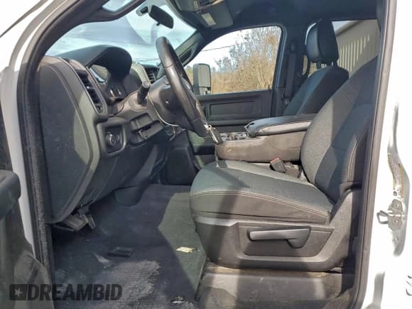 ✅ 2022 Ram 2500 Tradesman • VIN: 3C6UR4HL9NG219028 • Лот: 94272315. Опубликован ранее на Copart с пробегом 243 839 миль. Бесплатный доступ к архиву аукционных продаж из США и подробный отчёт об истории автомобиля на DreamBid. Изображение 7.