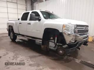 2011 Chevrolet Silverado 2500HD LT с VIN 1GC1KXCG0BF190396, выставлен на аукционе IAAI как лот 42008385 с пробегом 193 545 миль миль и . История ставок и продаж доступна на DreamBid. Изображение 1.