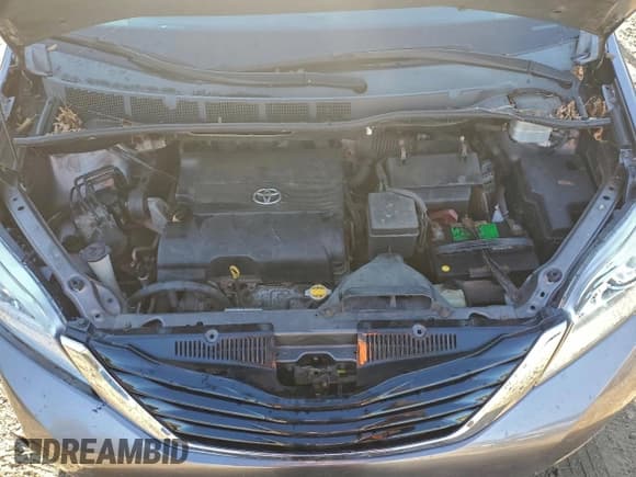 ✅ 2011 Toyota Sienna • VIN: 5TDZK3DC8BS012226 • Лот: 93187155. Опубликован ранее на Copart с пробегом 168 659 миль. Бесплатный доступ к архиву аукционных продаж из США и подробный отчёт об истории автомобиля на DreamBid. Изображение 12.