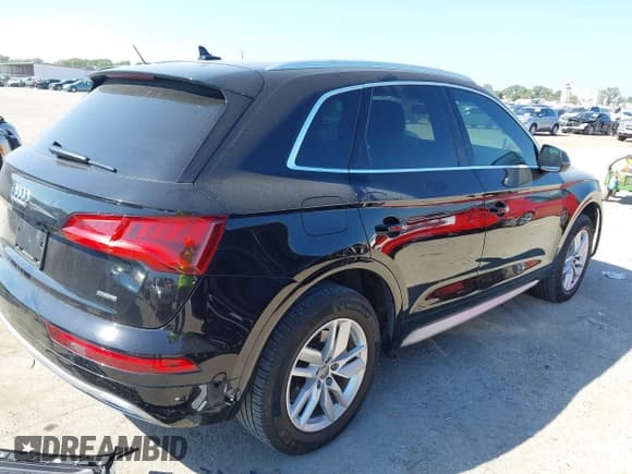 ✅ 2020 Audi Q5 Premium • VIN: WA1ANAFY7L2066850 • Lot: 43399399. Wystawiony na IAAI z przebiegiem 66 335 mil. Bezpłatny archiwum sprzedaży aukcyjnych z USA i szczegółowy raport historii pojazdu na DreamBid. Zdjęcie 4.