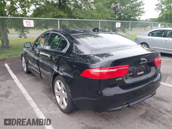 ✅ 2017 Jaguar XE 25t Premium • VIN: SAJAD4BG0HA972053 • Lot: 42728549. Wystawiony na IAAI z przebiegiem 69 187 mil. Bezpłatny archiwum sprzedaży aukcyjnych z USA i szczegółowy raport historii pojazdu na DreamBid. Zdjęcie 3.