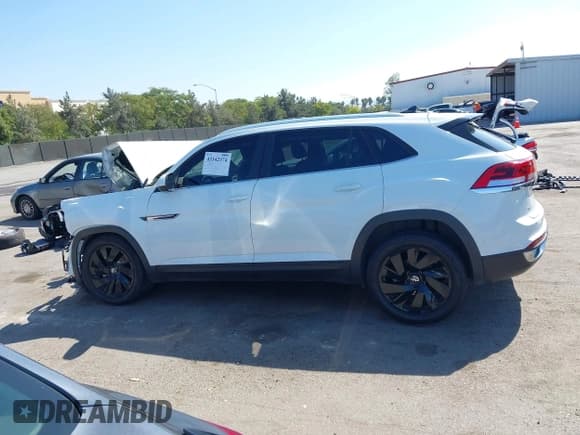 ✅ 2024 Volkswagen Atlas SE • VIN: 1V2KE2CA2RC200205 • Lot: 43342374. Listed on IAAI with 51,099 mi. Free auction sales archive from the USA and detailed vehicle history report at DreamBid. Image 15.