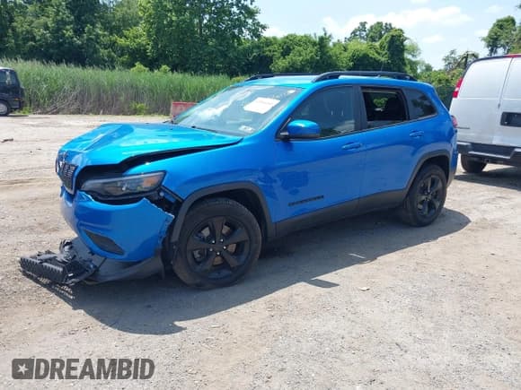 ✅ 2020 Jeep Cherokee Latitude Plus • VIN: 1C4PJMLB2LD533013 • Lot: 42584680. Wystawiony na IAAI z przebiegiem 74 360 mil. Bezpłatny archiwum sprzedaży aukcyjnych z USA i szczegółowy raport historii pojazdu na DreamBid. Zdjęcie 2.