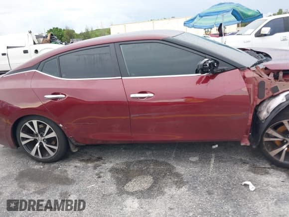 ✅ 2018 Nissan Maxima Platinum • VIN: 1N4AA6AP0JC381435 • Lot: 42394080. Wystawiony na IAAI z przebiegiem 109 152 mil. Bezpłatny archiwum sprzedaży aukcyjnych z USA i szczegółowy raport historii pojazdu na DreamBid. Zdjęcie 17.